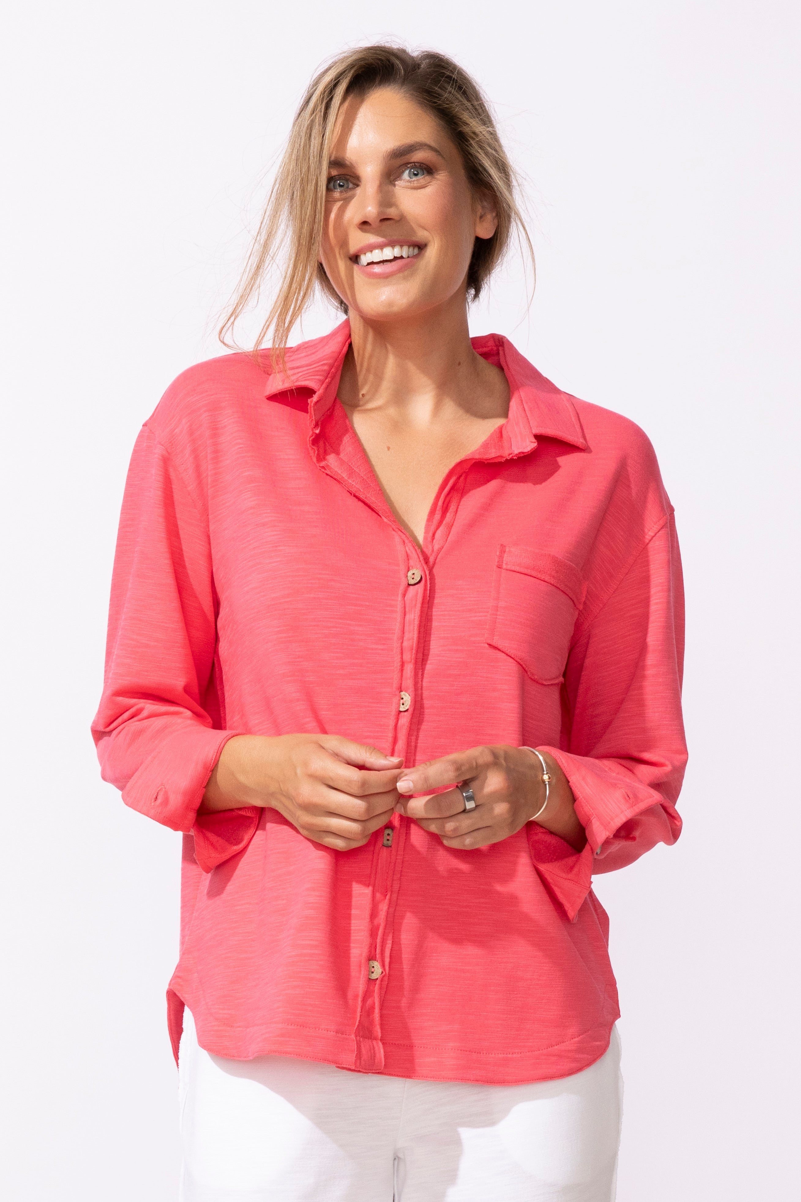 Escape's Vacation Top in Poppy