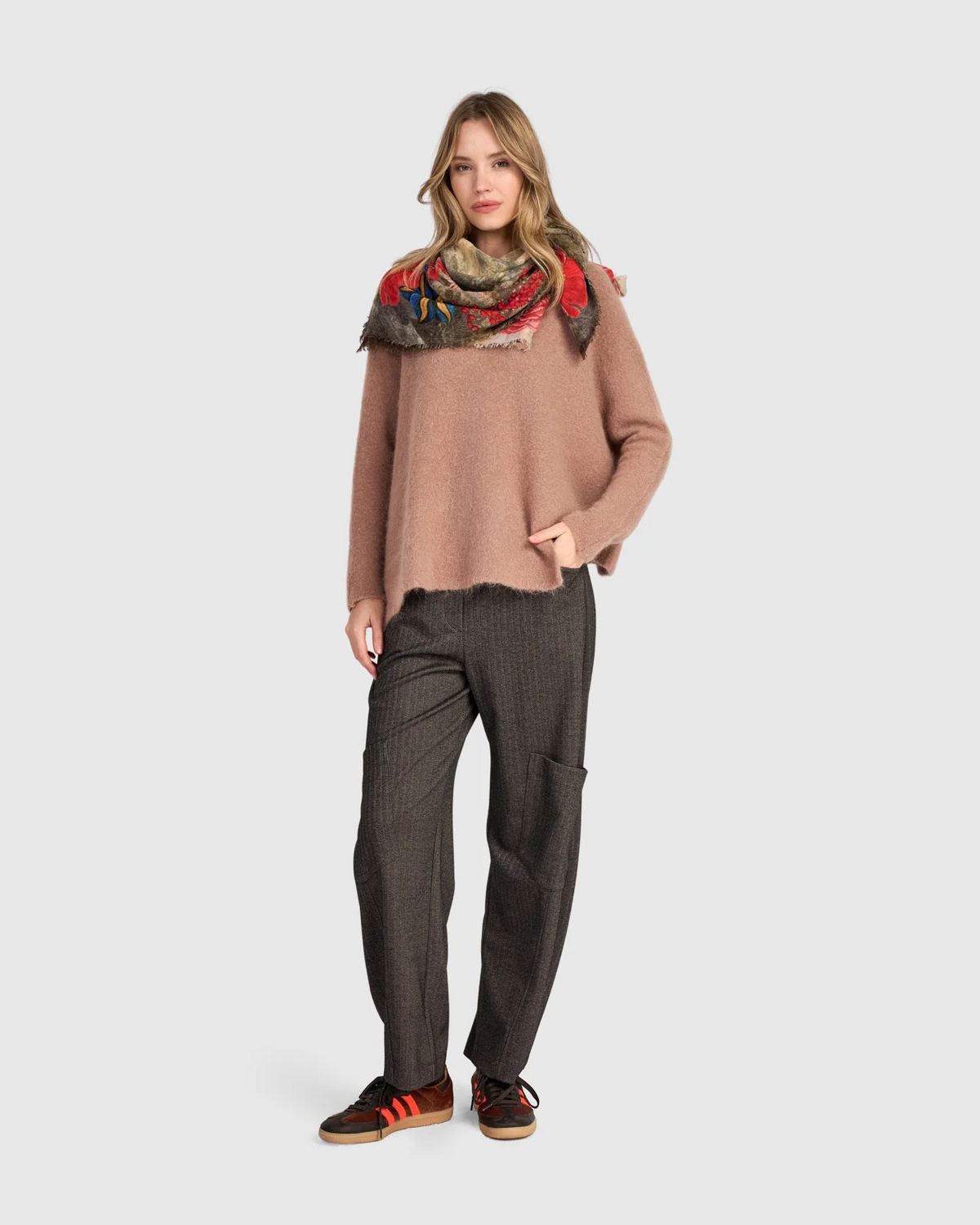 Alembkia Beige Bloom Deckle Scarf