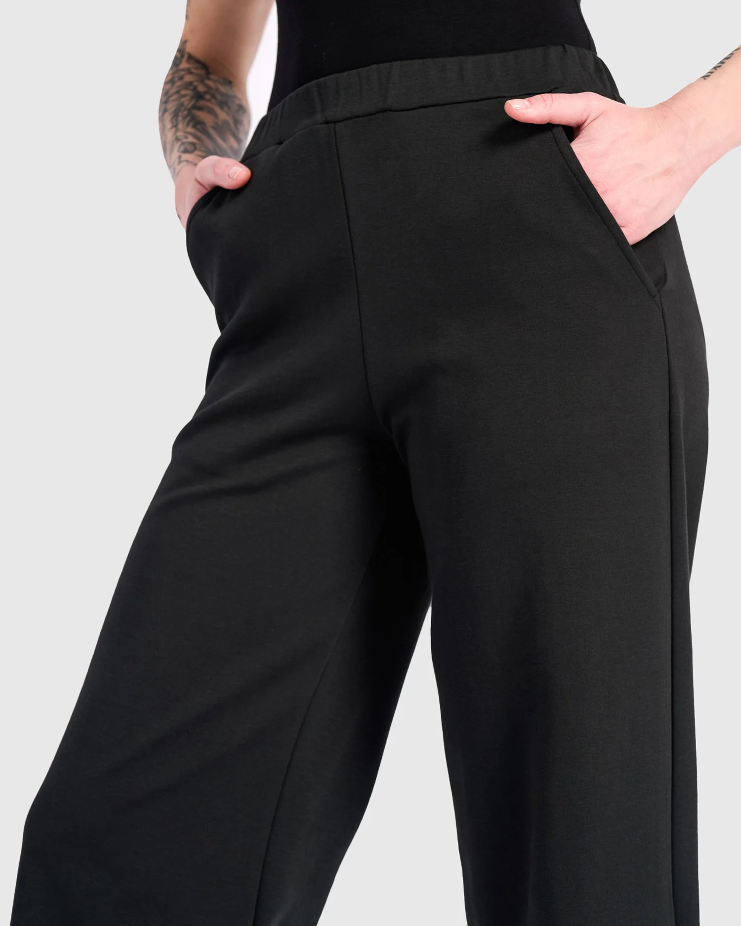 Alembika Urban Foundation Straight Leg Pant in Black