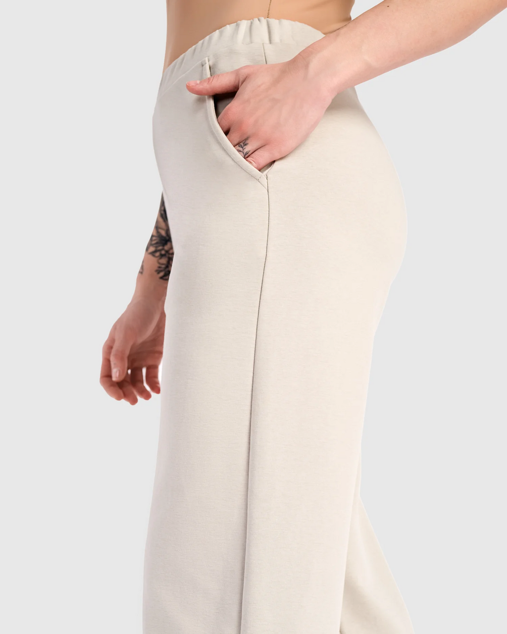Alembika Urban Foundation Straight Leg Pant in Cream