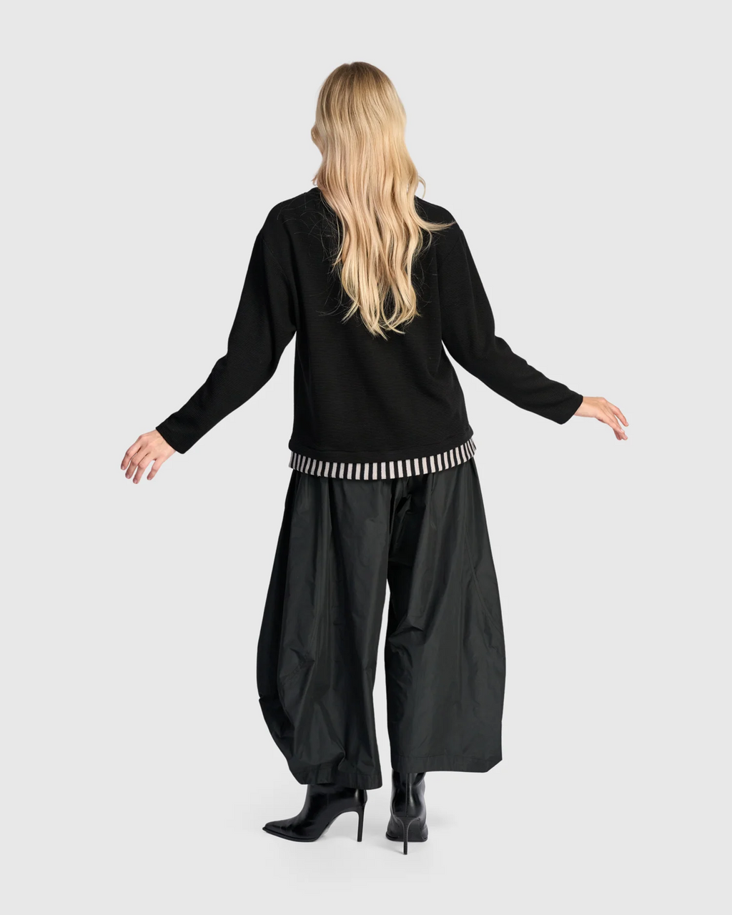  Alembika's relaxed Urban Borderline Top 