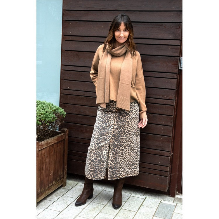 Amazing Woman Jodie Front Pocket Supersoft Knit Jumper in Caramel