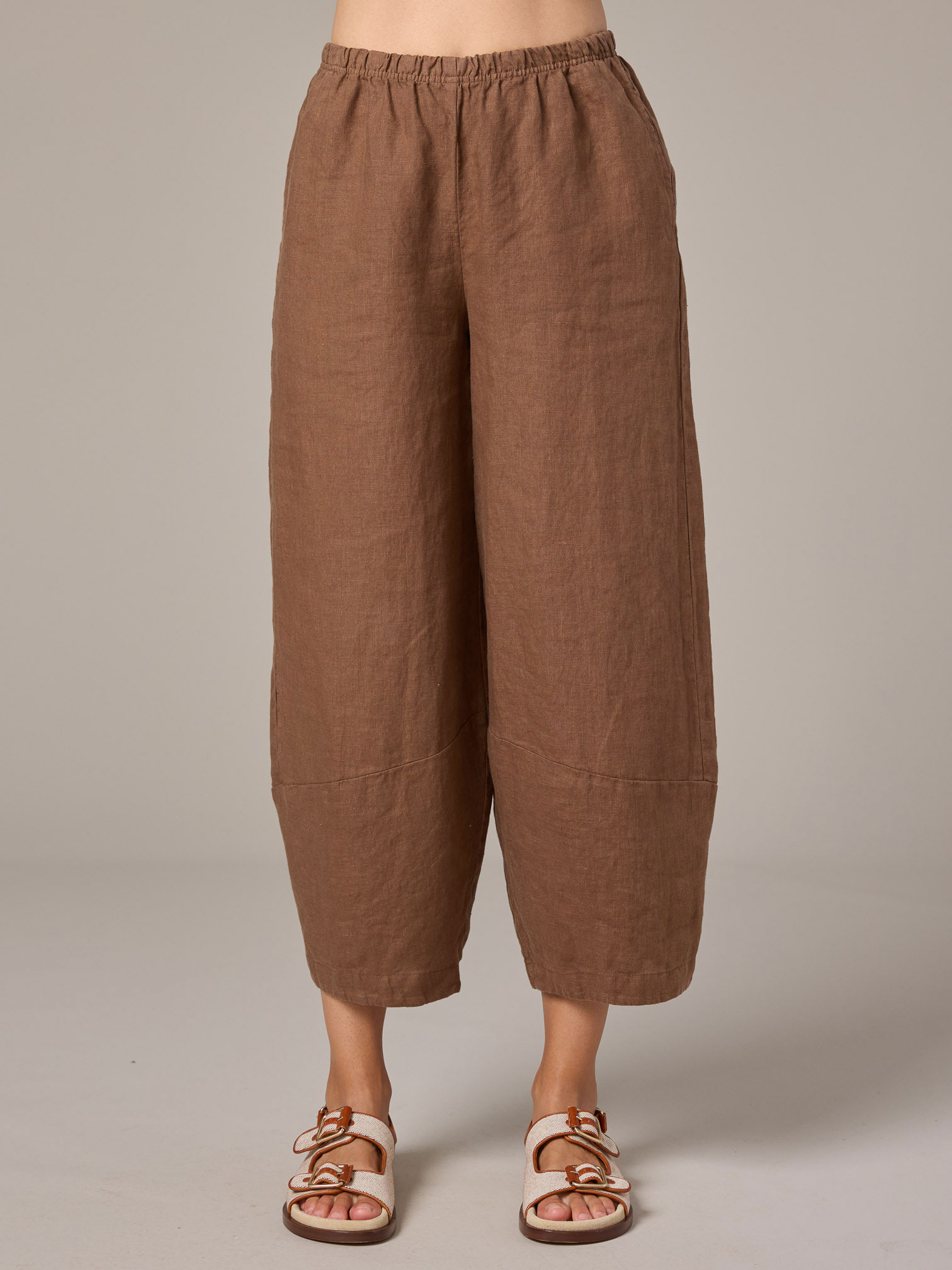 Cut Loose's solid Linen Lantern Pant