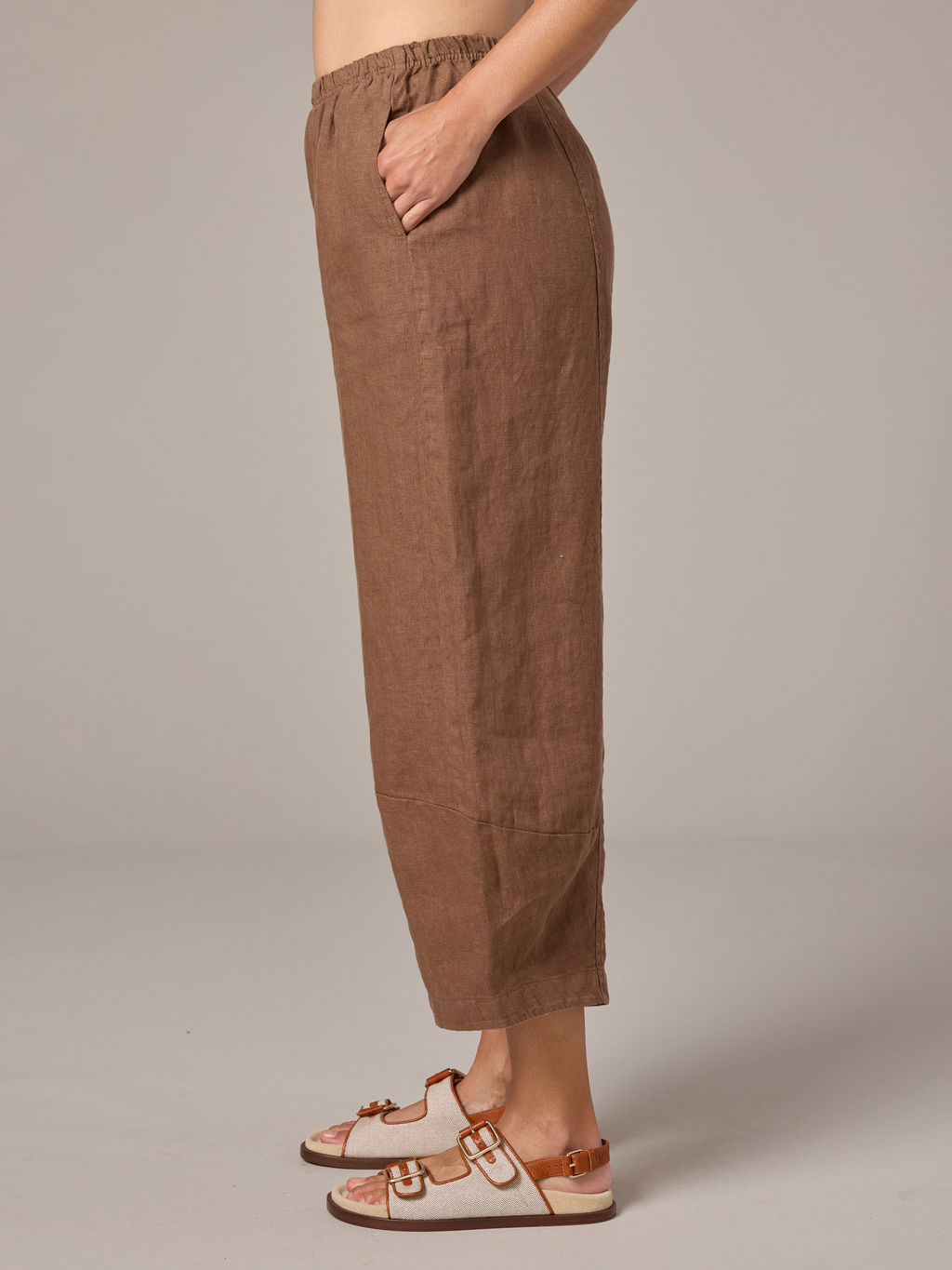 Cut Loose's solid Linen Lantern Pant