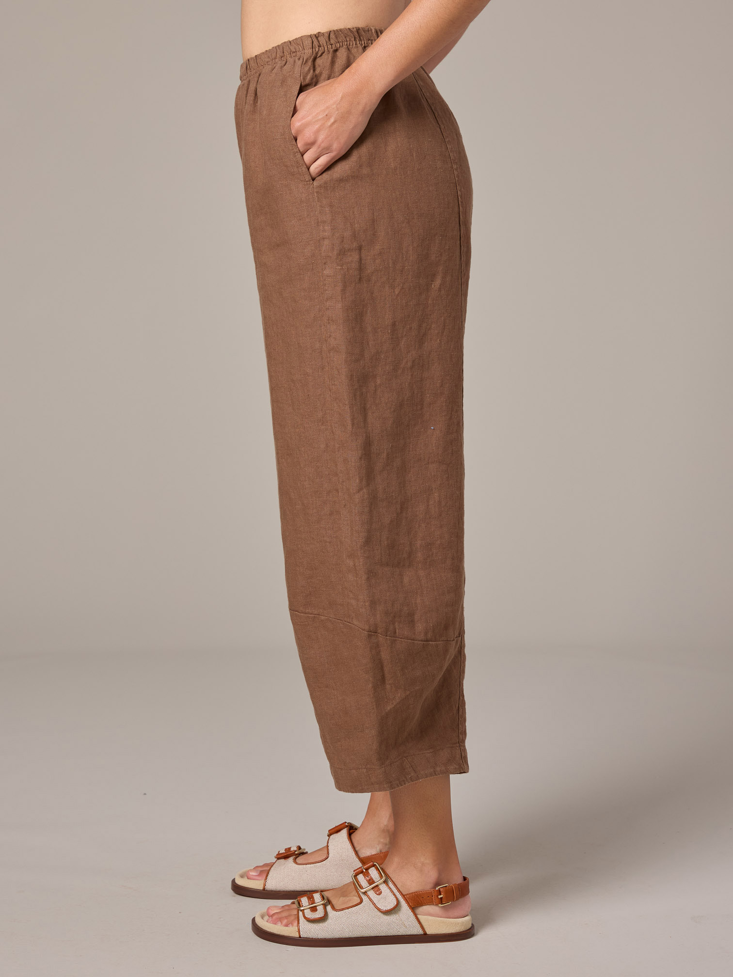Cut Loose's solid Linen Lantern Pant