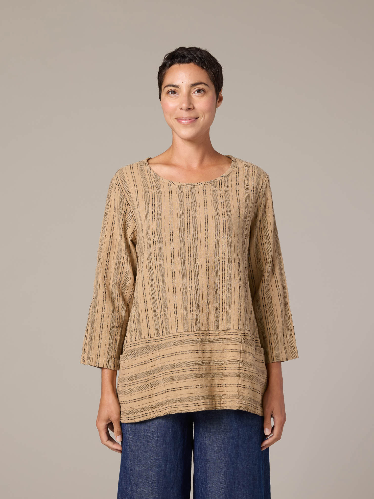 Cut Looses' Pocket Border Top