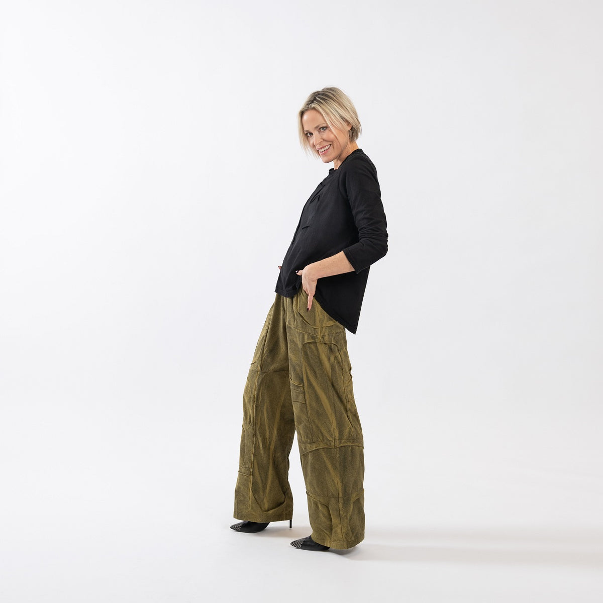 Cynthia Ashby's Fond Top in Black