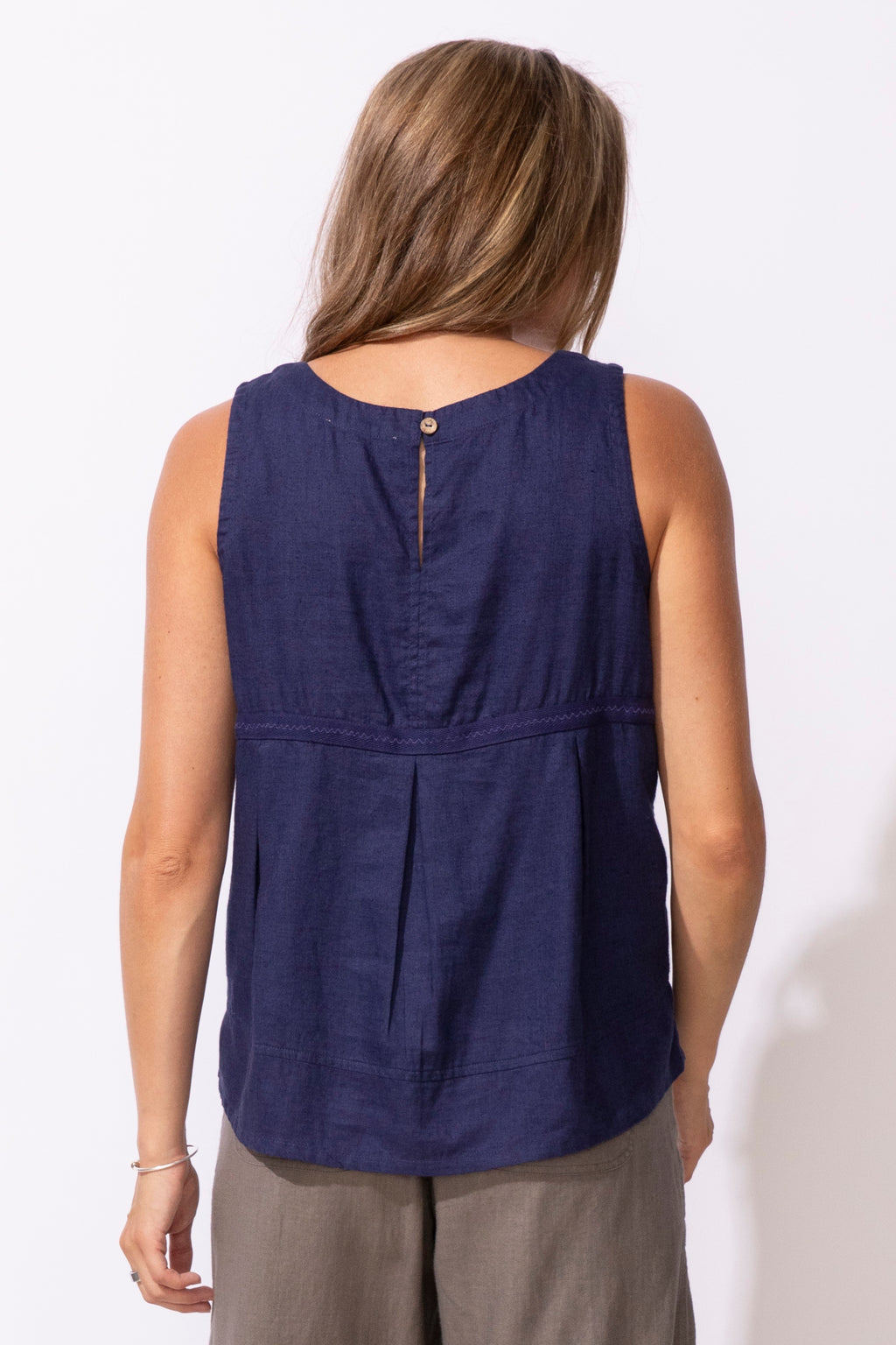 Escape's Getaway Tank in Navy