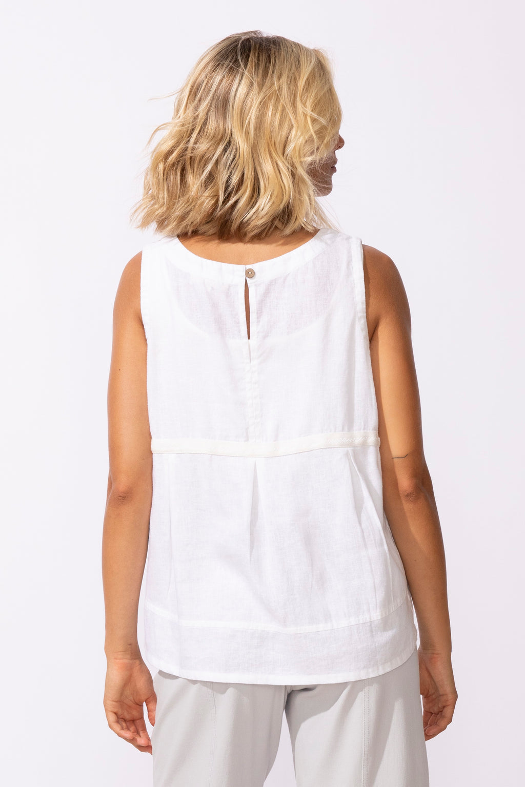 Escape's Getaway Tank in White