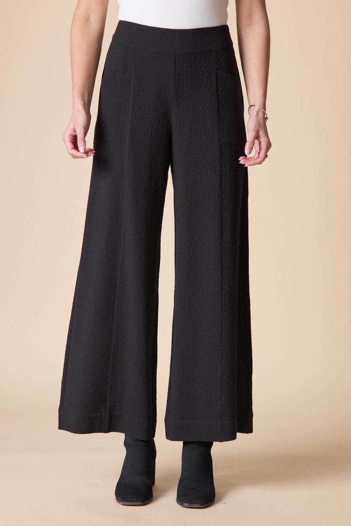 Habitat Crinkle Crepe Solid Aria Pant in Black