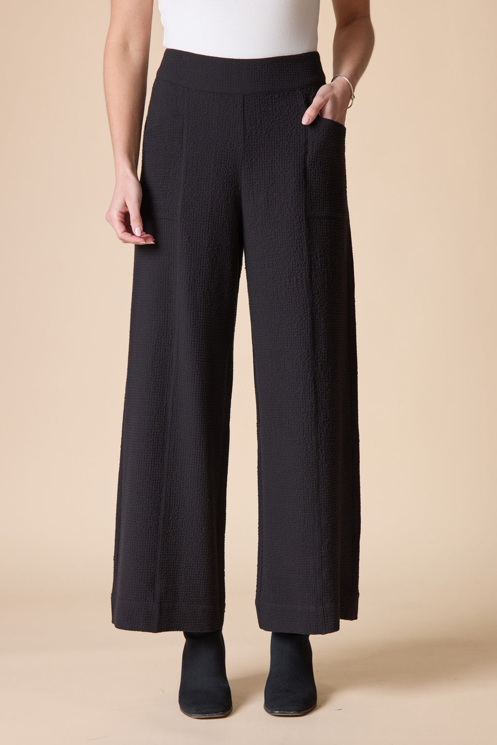 Habitat Crinkle Crepe Solid Aria Pant in Black