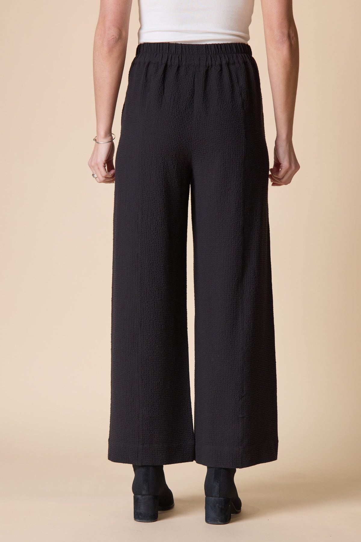Habitat Crinkle Crepe Solid Aria Pant in Black