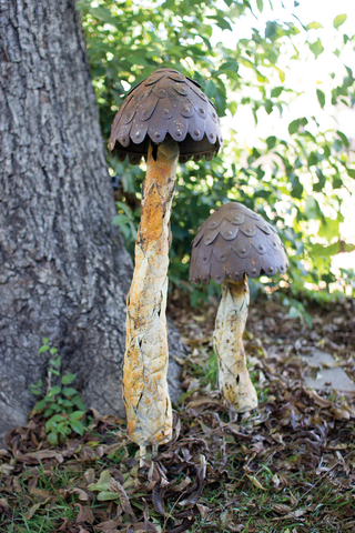Metal Mushroom Yard Stake Small