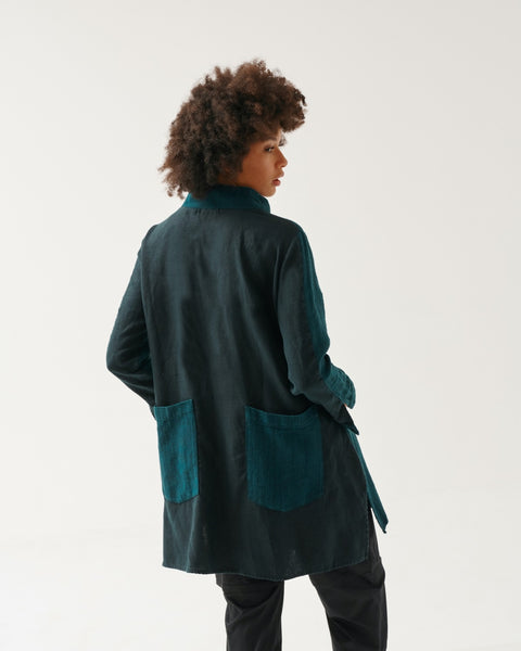 Long sleeve, linen tunic. Pop up collar, hidden button placket, pockets and swing silhouette. Two back patch pockets.