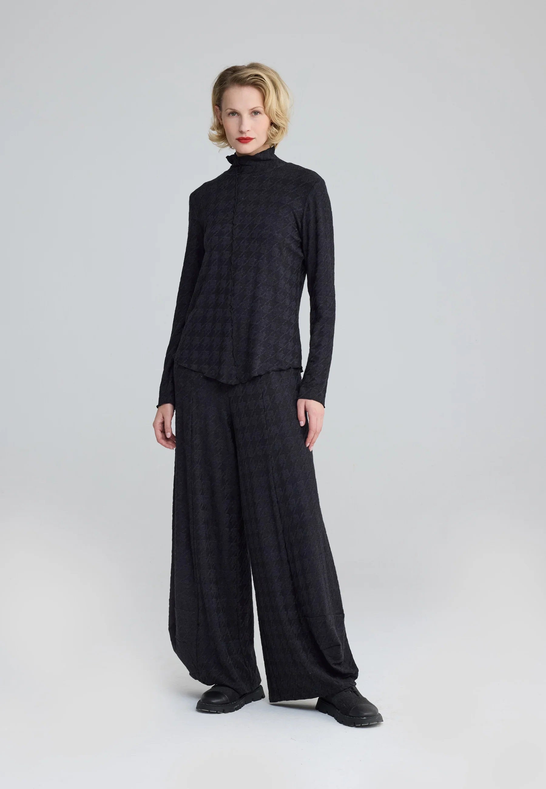 Luukaa Nevara Balloon Pant in Coal Black