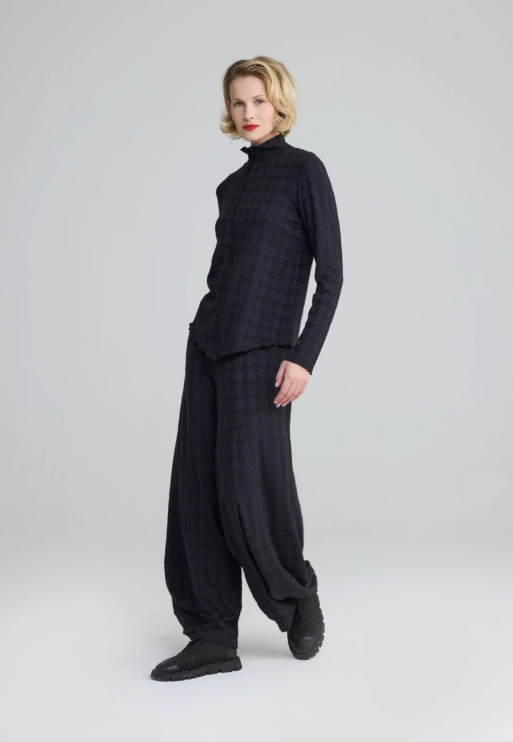 Luukaa Nevara Balloon Pant in Coal Black