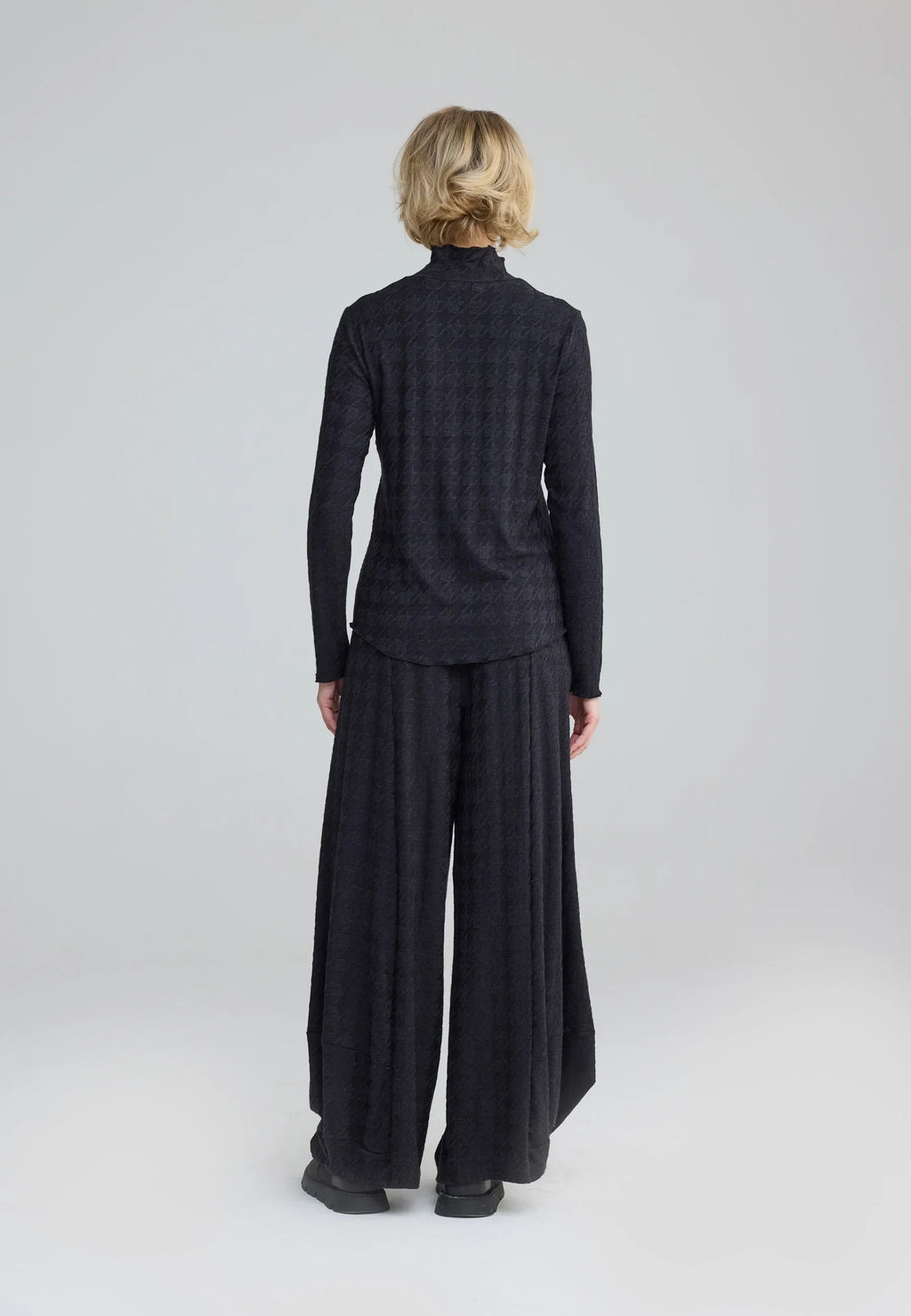 Luukaa Nevara Balloon Pant in Coal Black