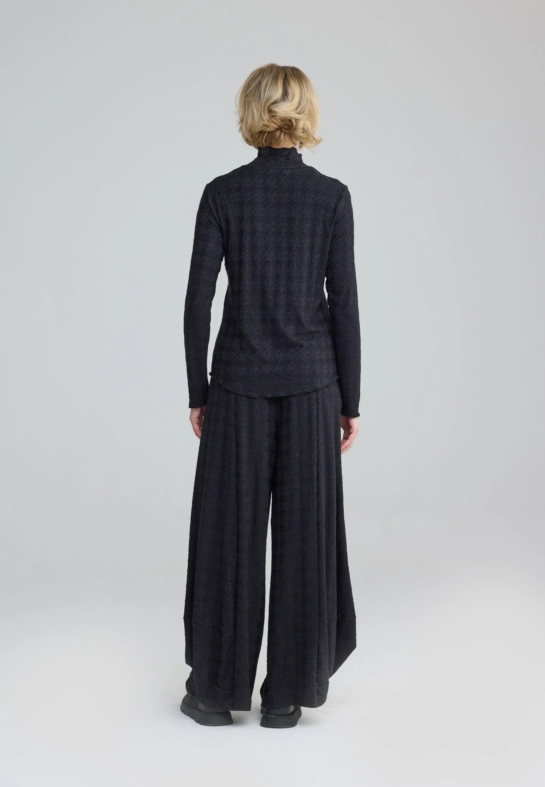 Luukaa Nevara Balloon Pant in Coal Black