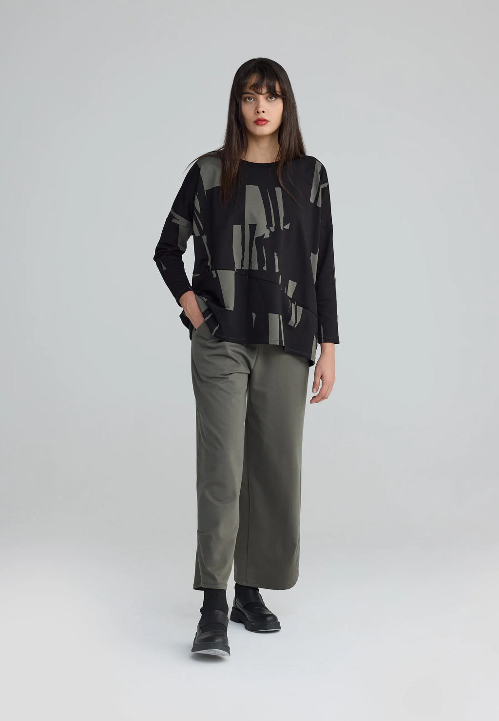 Luukaa Serenna Cropped Darted Pants in Khaki