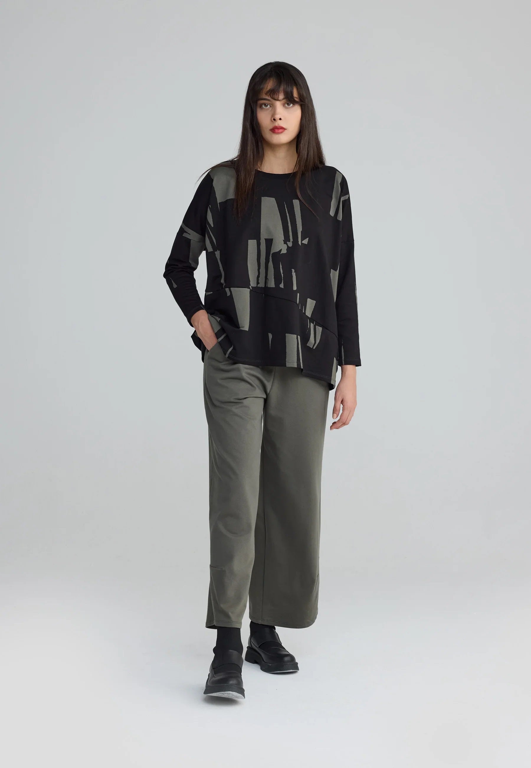 Luukaa Serenna Cropped Darted Pants in Khaki