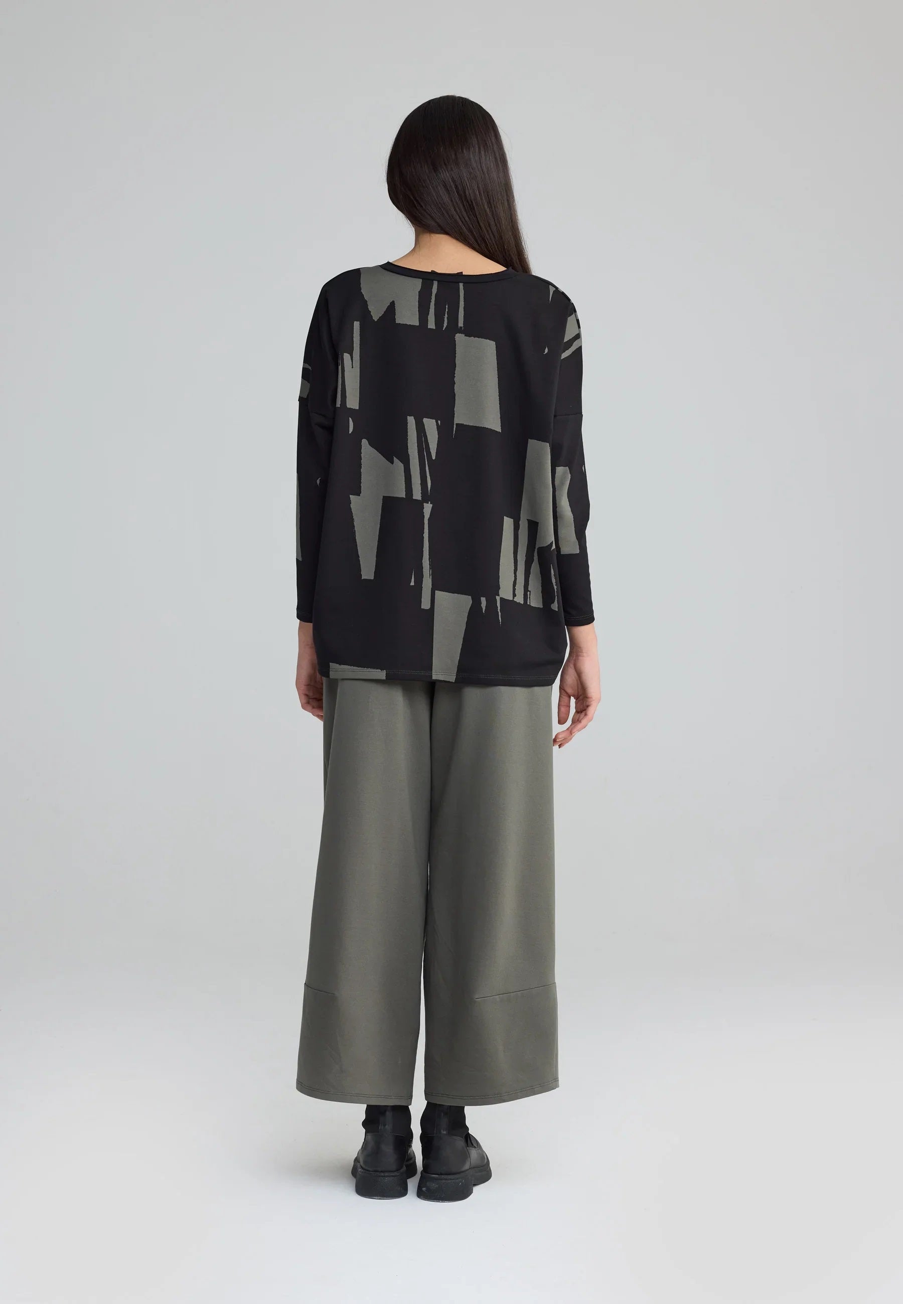 Luukaa Serenna Cropped Darted Pants in Khaki