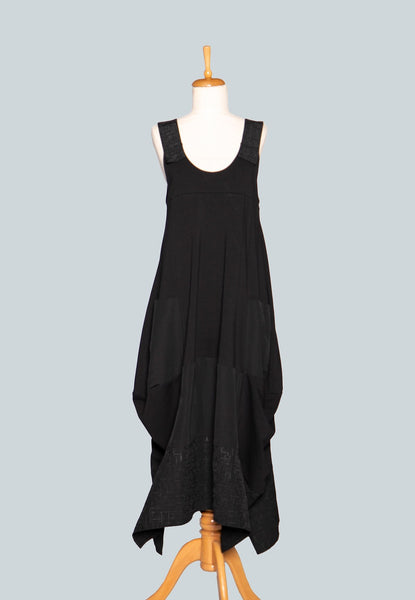  Luukaa's jumper-styled Echo Dress in black