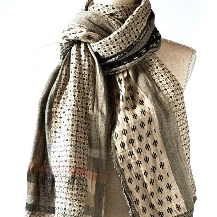 Daphne 1 Noir Beige Organic Woven Scarf