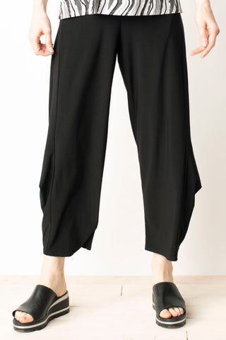 Liv by Habitat Solide Sadie Pant. Black with ruched hemdetails, cropped length.