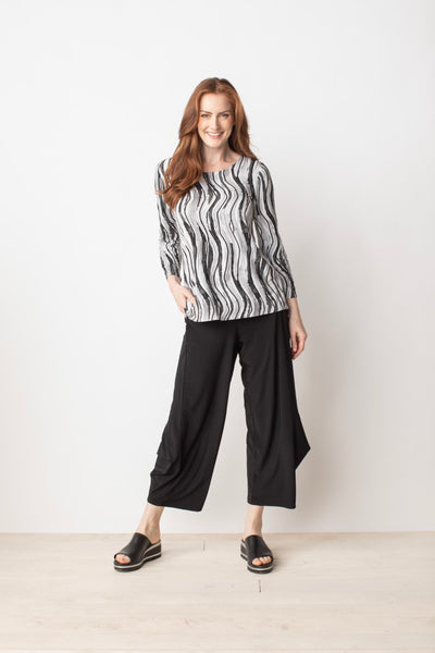 Liv by Habitat Solide Sadie Pant. Black with ruched hemdetails, cropped length.