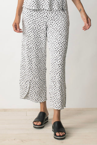 Liv by Habitat Speckled Dot Pleated Pant. White with black dot pull on pants with pleated details on front hem.