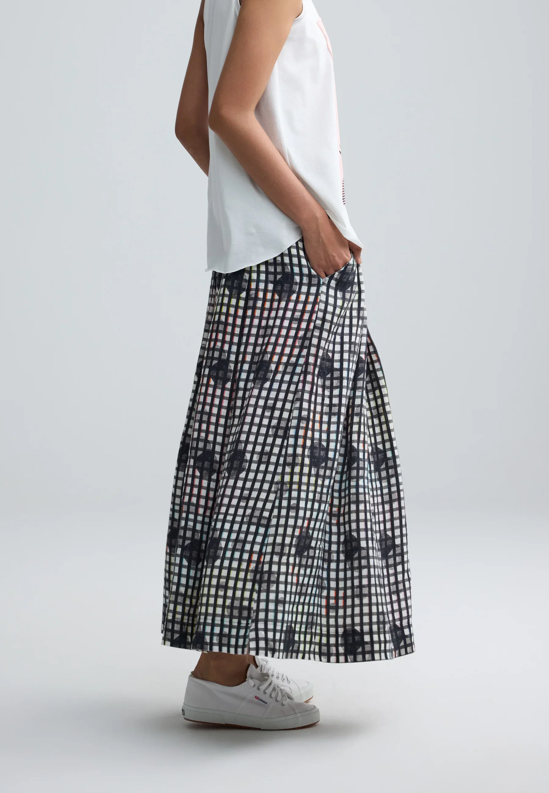 Luukaa's Evania Neon Printed Linen Skirt in Neon Black