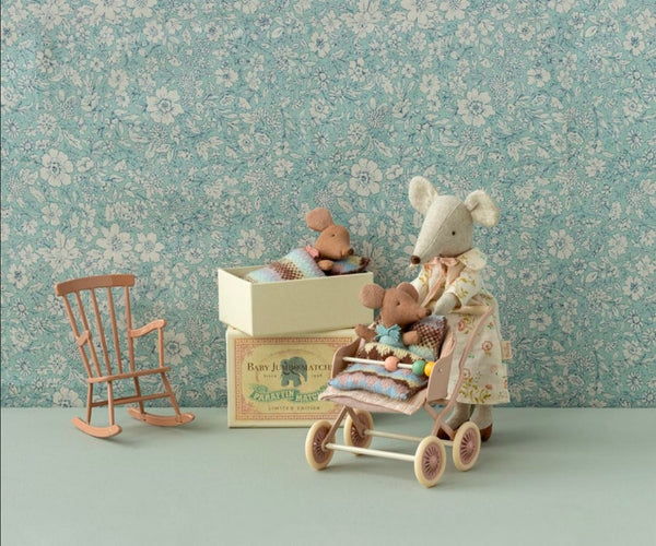 Sleepy Wakey Baby Mouse in a Matchbox / Blue