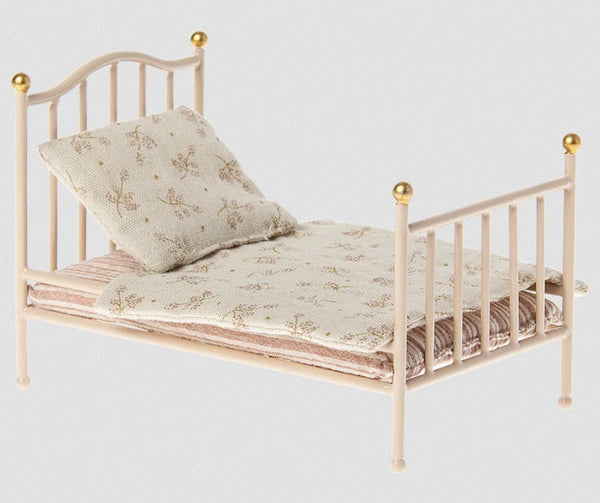 Vintage Bed for Mouse in Rose