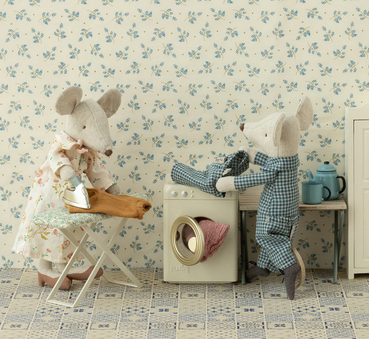 Maileg's Mouse Washing Machine