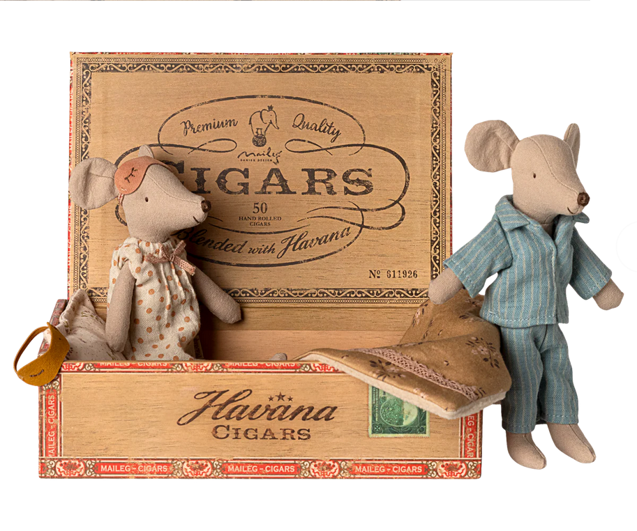 Maileg Mum & Dad Mouse in Cigarbox