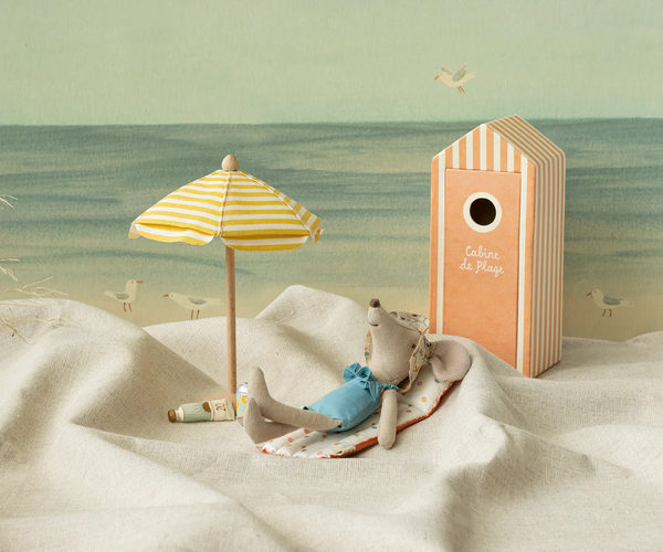 Maileg Mum Mouse with Beach House