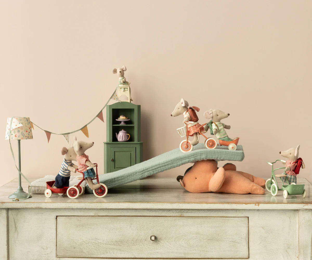 Big Sister Tricycle Mouse / Coral