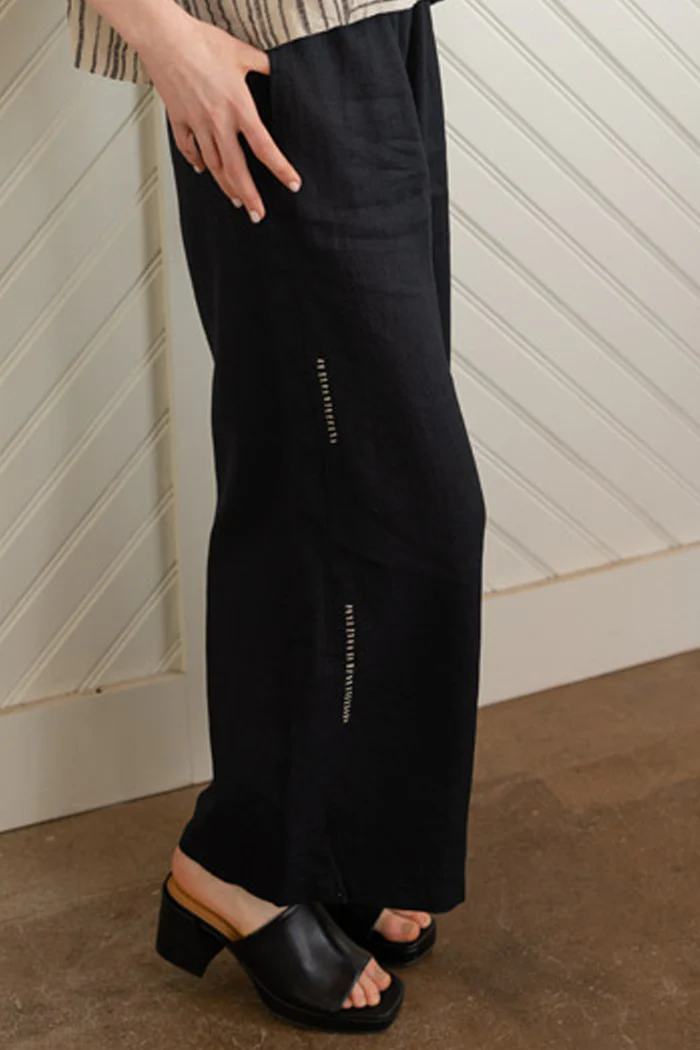 Olivia's Linen Ankle Pant in Black