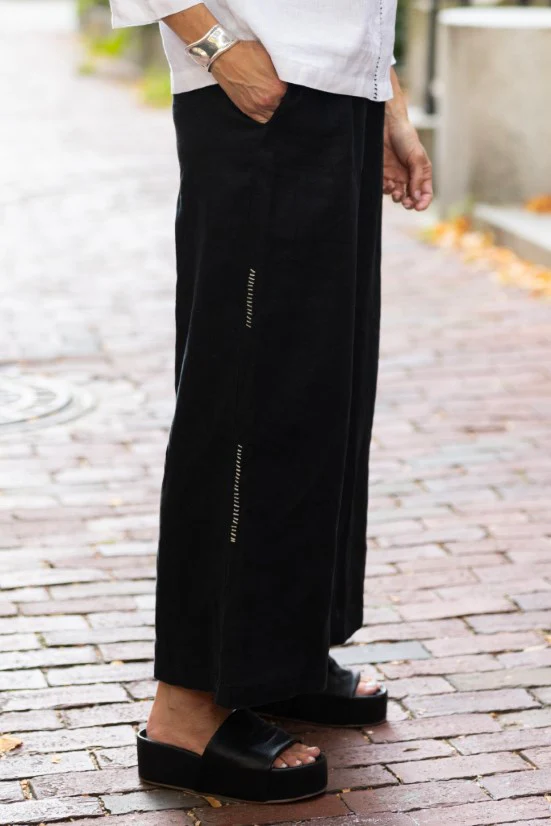 Olivia's Linen Ankle Pant in Black