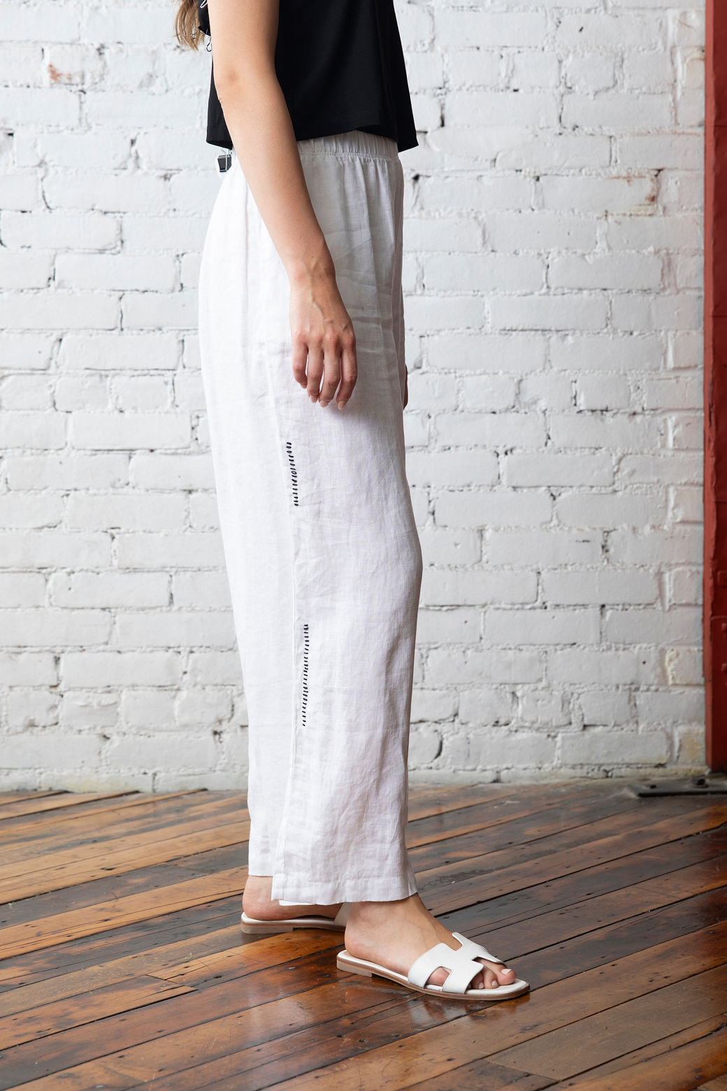 Olivia's Linen Ankle Pant in White