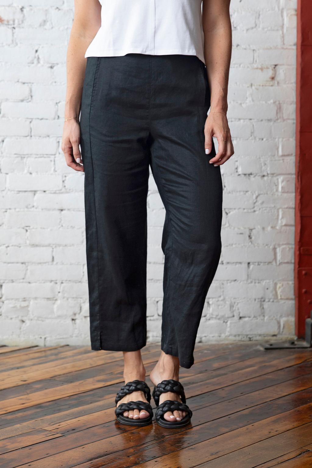 Olivia's Linen Straight Leg Pant in Black