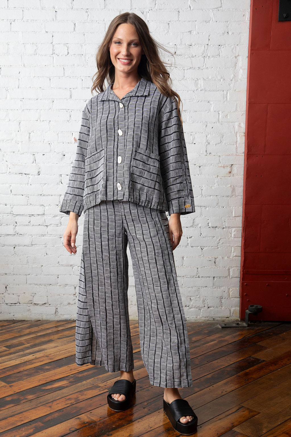 The Linen Maven Jacket by Olivia by Habitat in Black