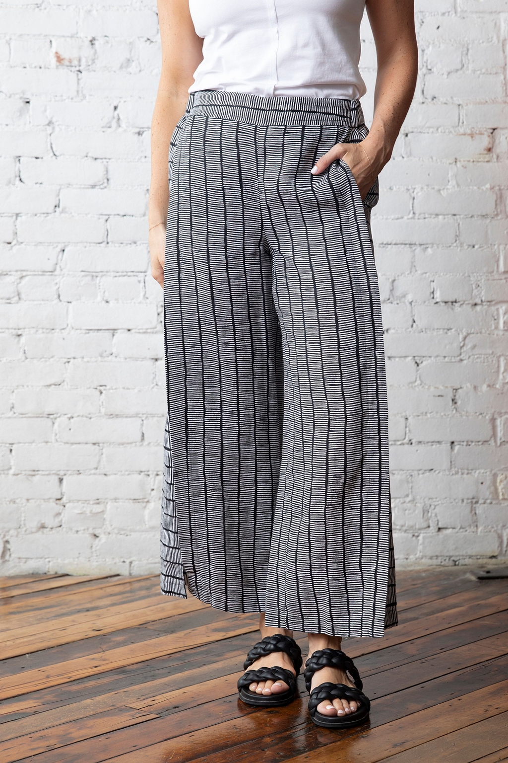 Olivia's Workhorse Linen Pant in Black