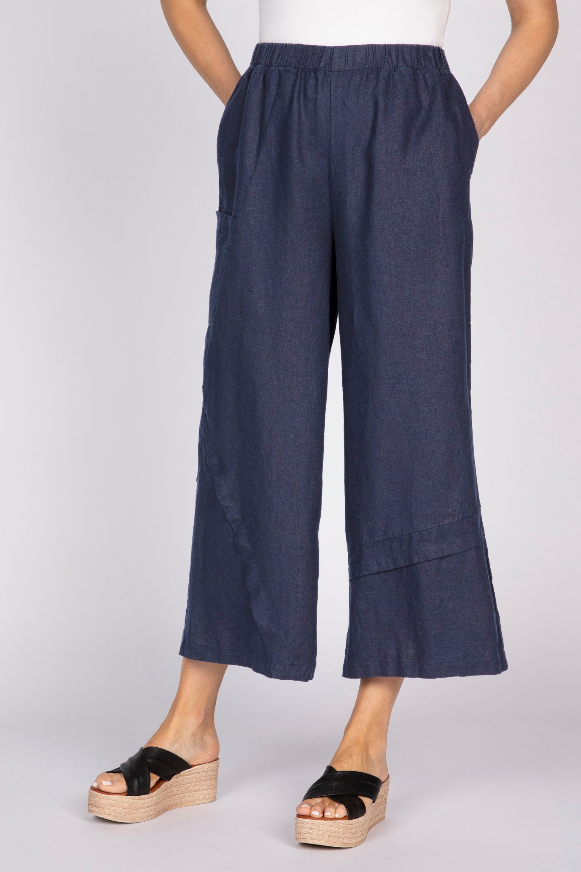 Olivia's Crossroads Seamed Pant in Navy