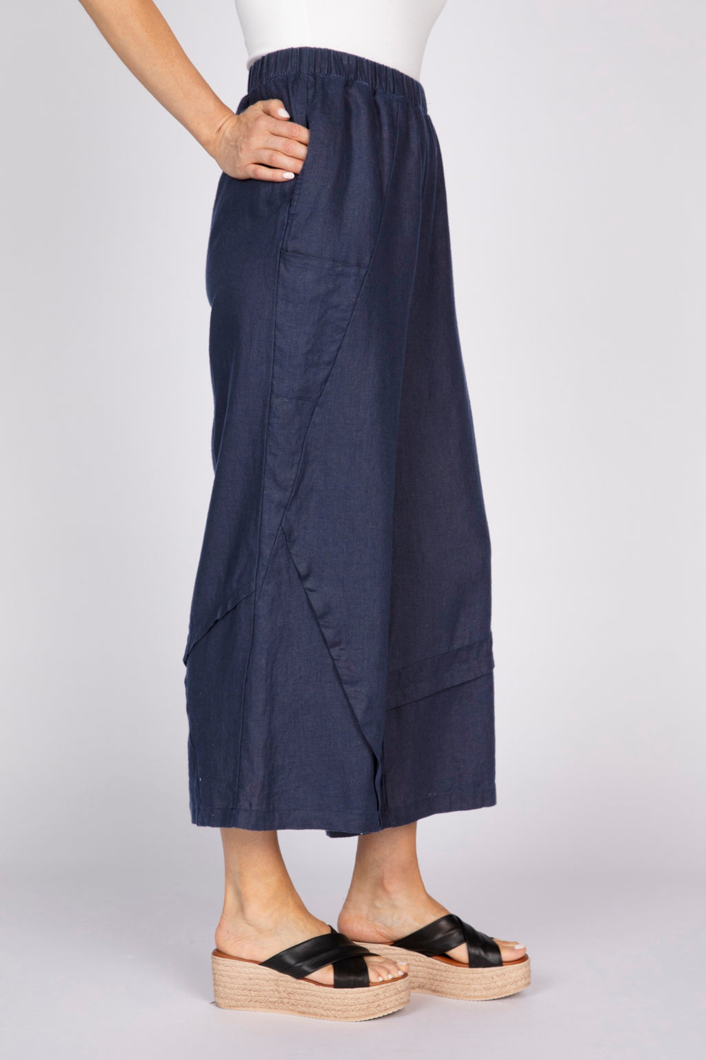 Olivia's Crossroads Seamed Pant in Navy