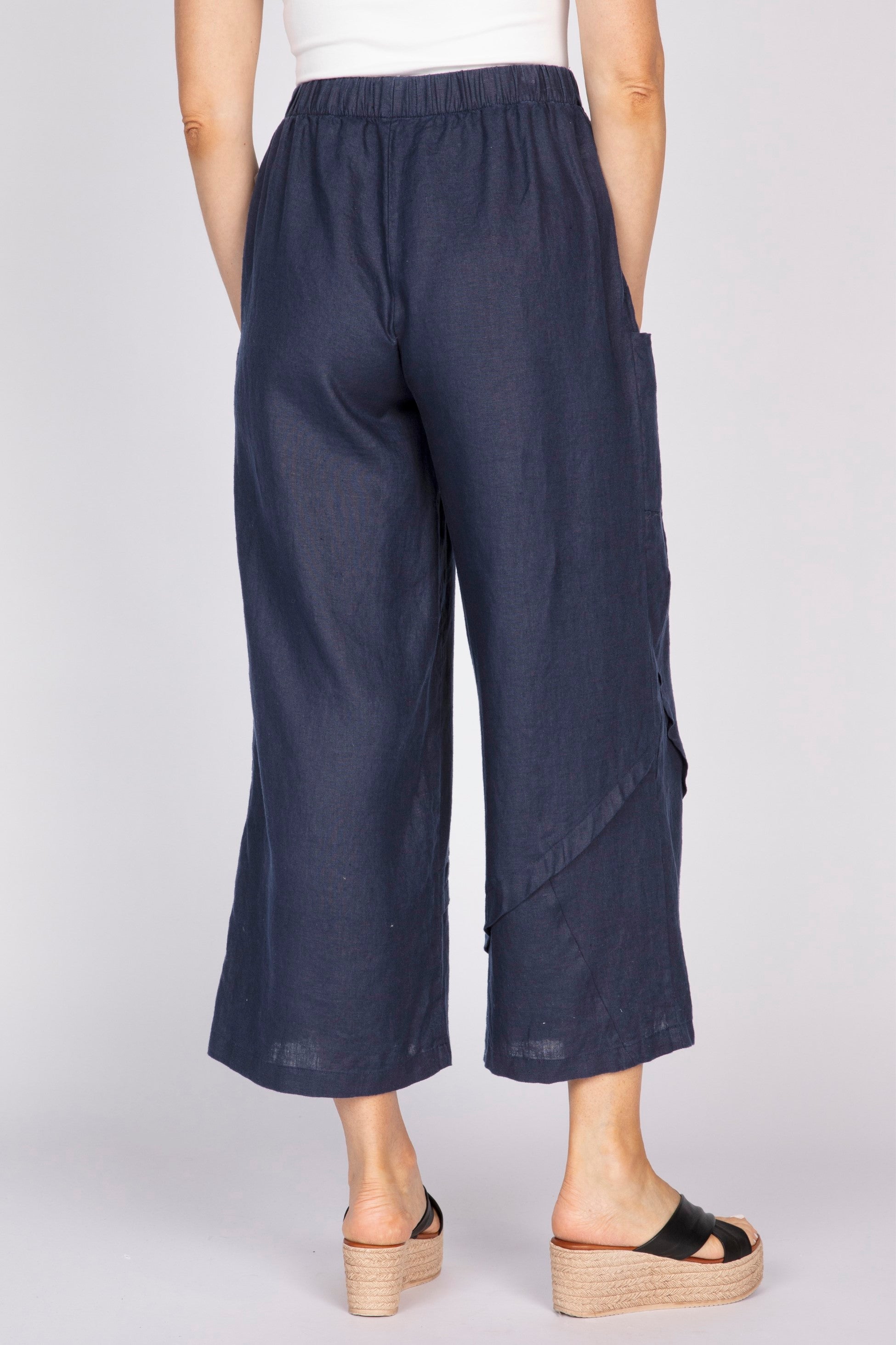 Olivia's Crossroads Seamed Pant in Navy