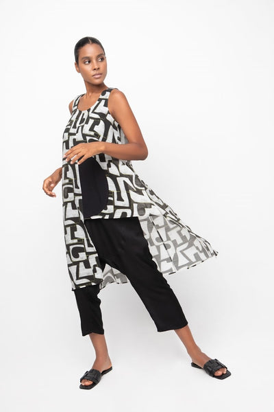 Ozai N Ku Puzzle Pattern Printed Tunic with Asymmetrical Hem