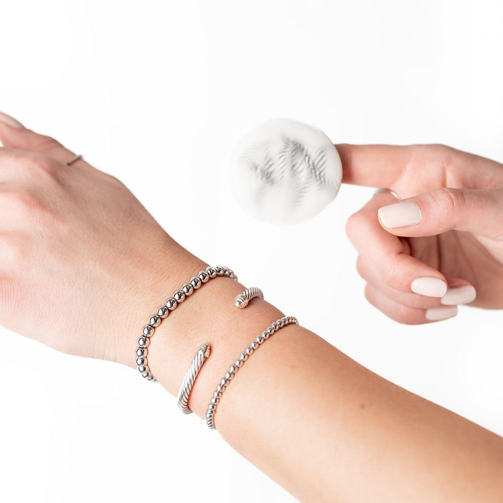 The Shinery Illuminating Pom Jewelry Cleaner