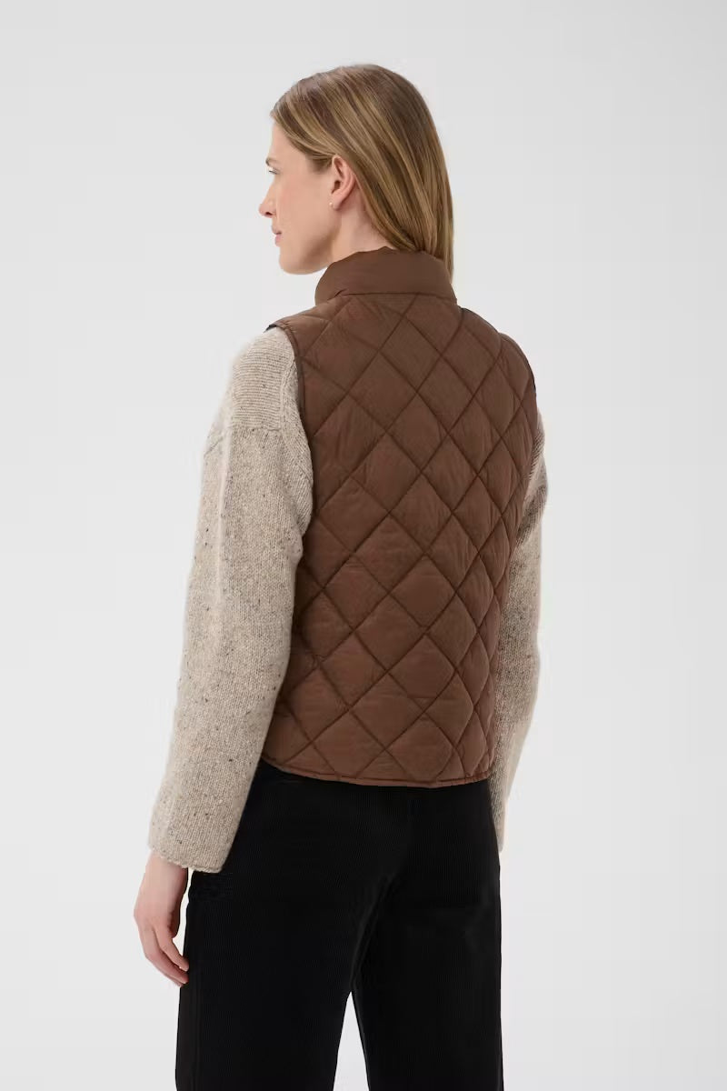 Carlota Vest
