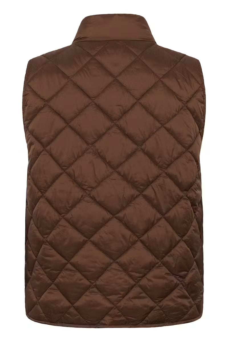 Carlota Vest